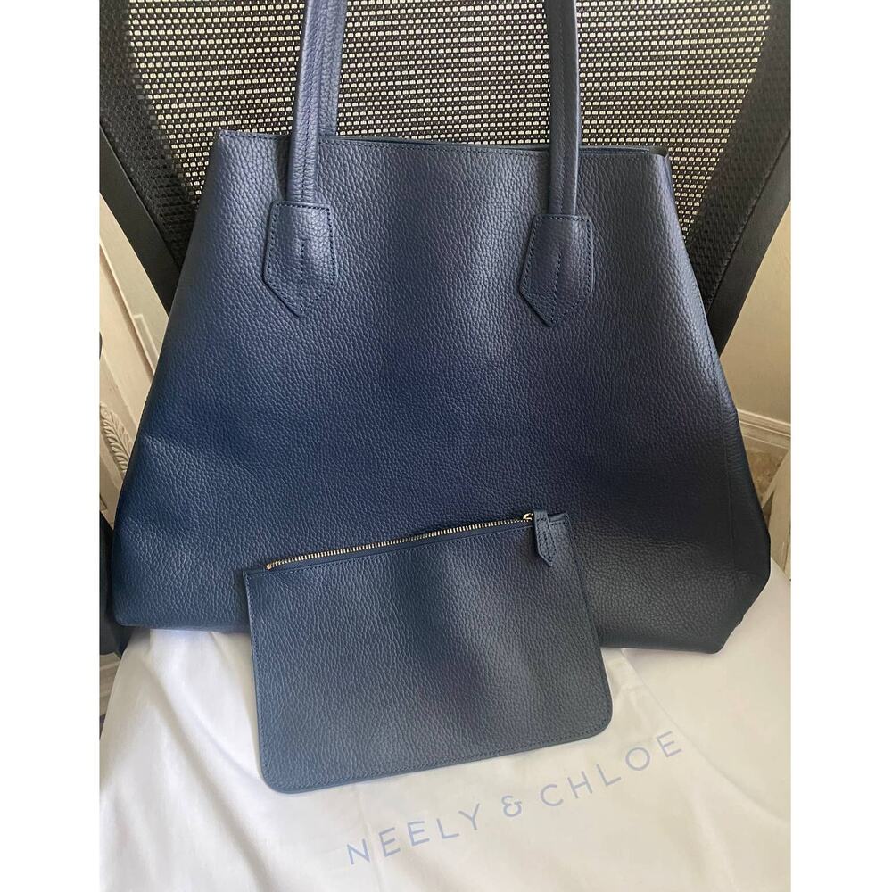 Neely & Chloe No. 2 The Large Tote Pebble SKU: B109410